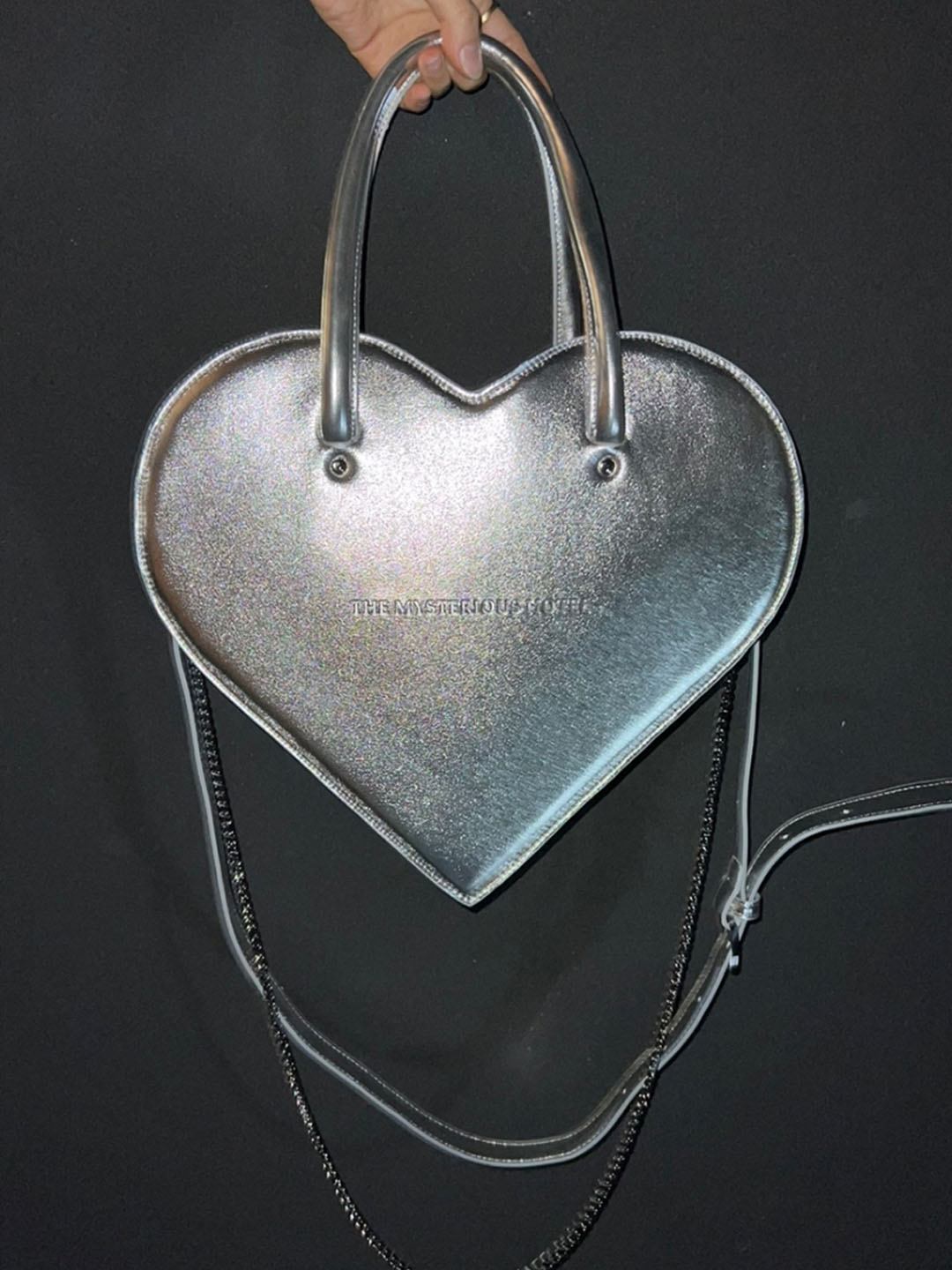 GIANT HEART CHAIN BAG